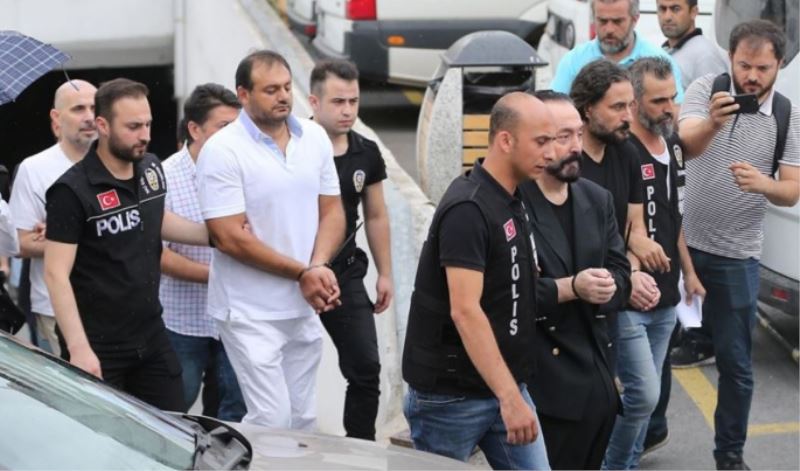 Adnan Oktar 8 Bin 658 Yıl Hapis Cezası Aldı