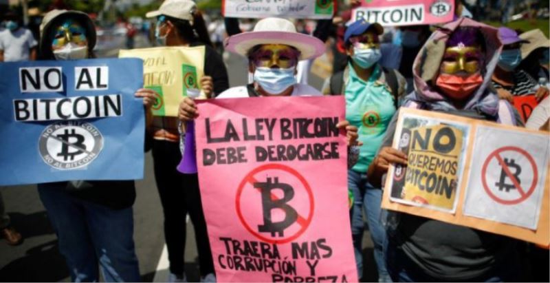 El Salvador’da Vatandaşlar Bitcoin’i Protesto Etti