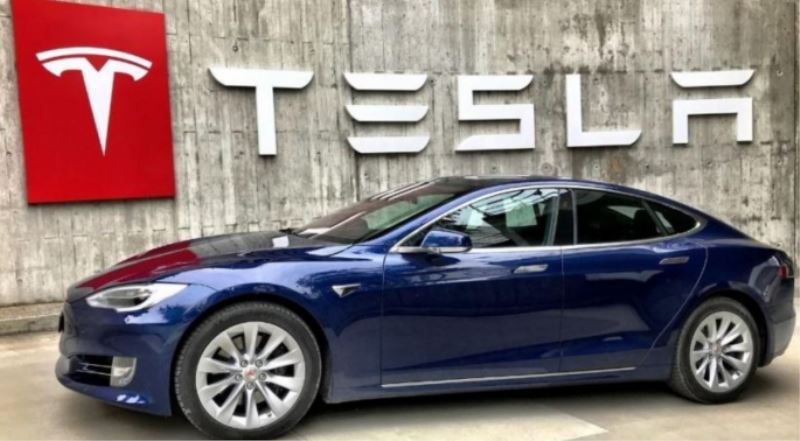 Tesla 300 Binden Fazla Aracı Geri Çağırıyor