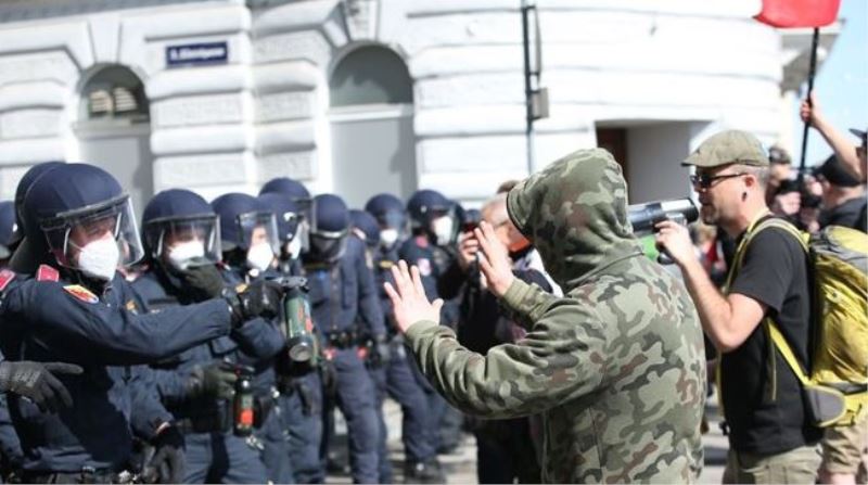Viyana Halkı Karantina Protestosu Yapıyor